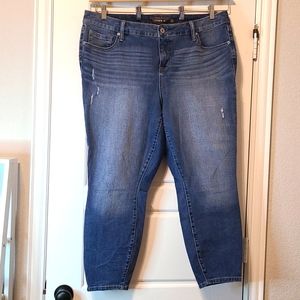 TORRID SZ 18 R PREMIUM DENIM FADED